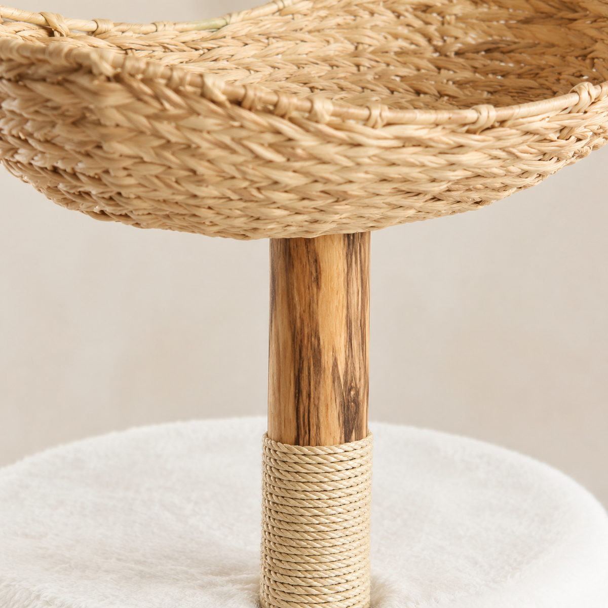 Arbre à chat design en bois et rotin