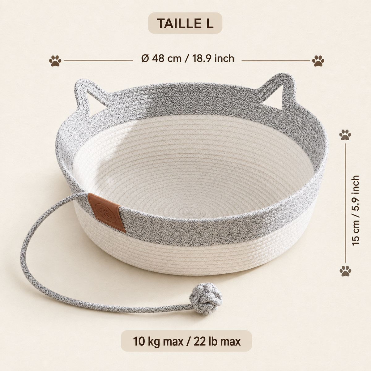 panier en osier pour chat gris et blanc avec jouet